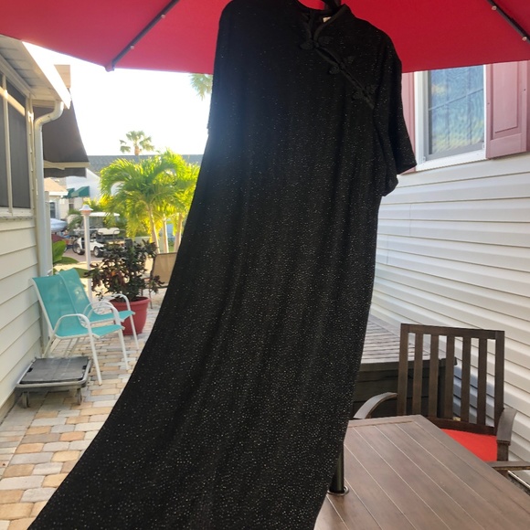 Plus size Holiday Event Gown/Dress - Picture 7 of 8